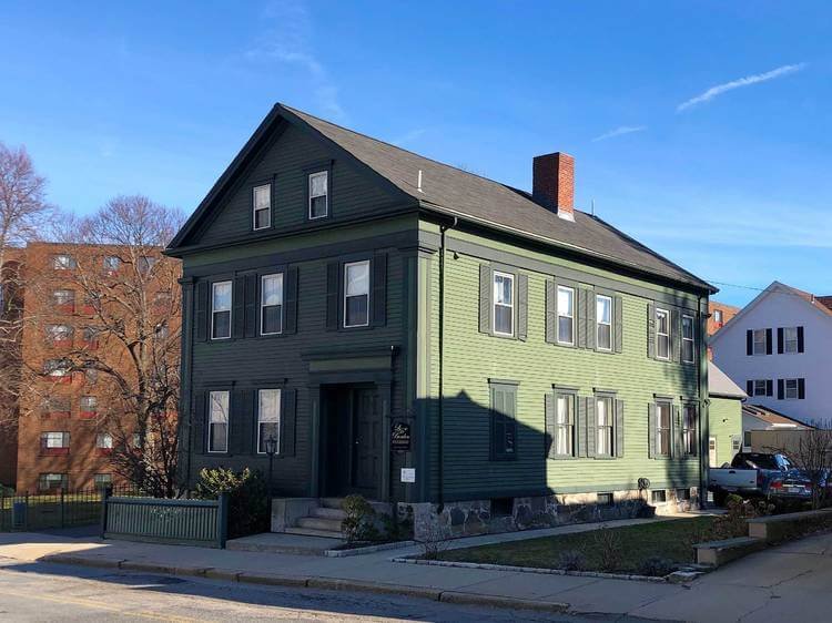 Lizzie Borden House, Top 10 Scariest &Amp; Most Popular Real Haunted Houses In The Usa