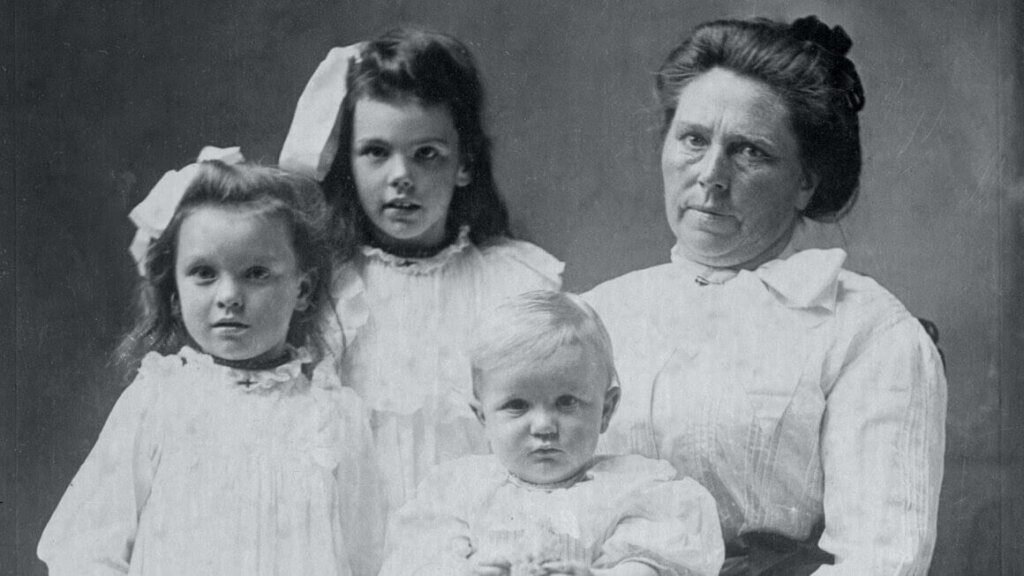 Belle Gunness, Top 10 Most Famous Notorious Serial Killers In The Usa