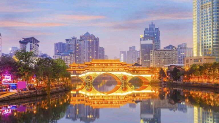 Chengdu At Anshun Bridge
